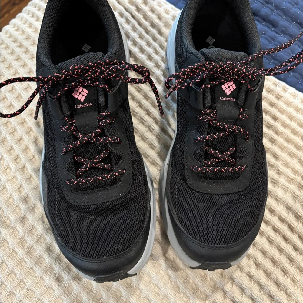 Columbia Women's  Vertisol Trail Hiking Shoe Black/Pink Sz 10.5 - Picture 2 of 8